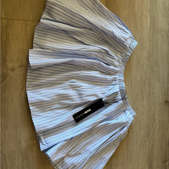 Light Blue Pleated Skirt fashion nova brand new size xs new with tags - Picture 3 of 3